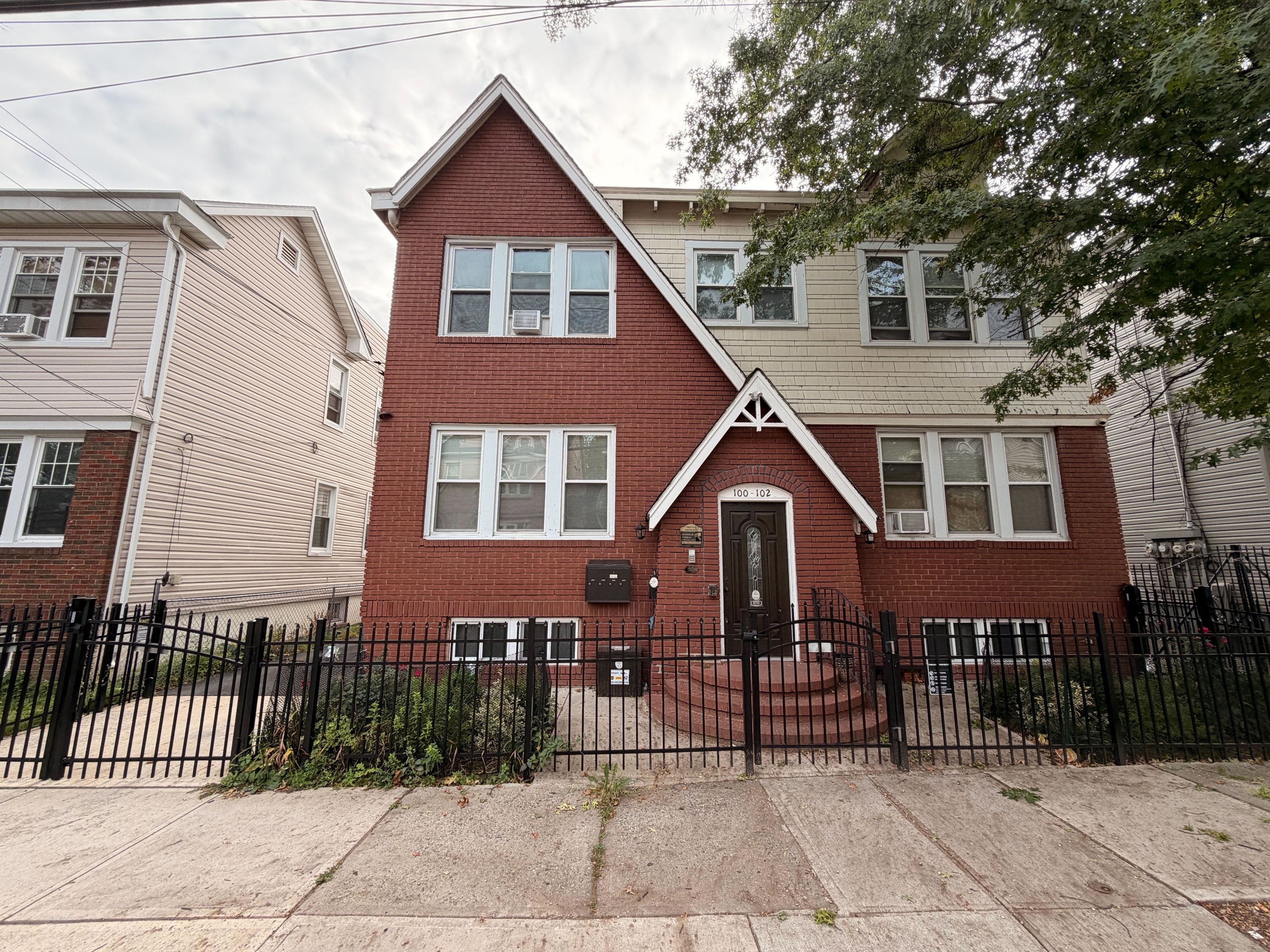 100-102 Grand Ave, #1L